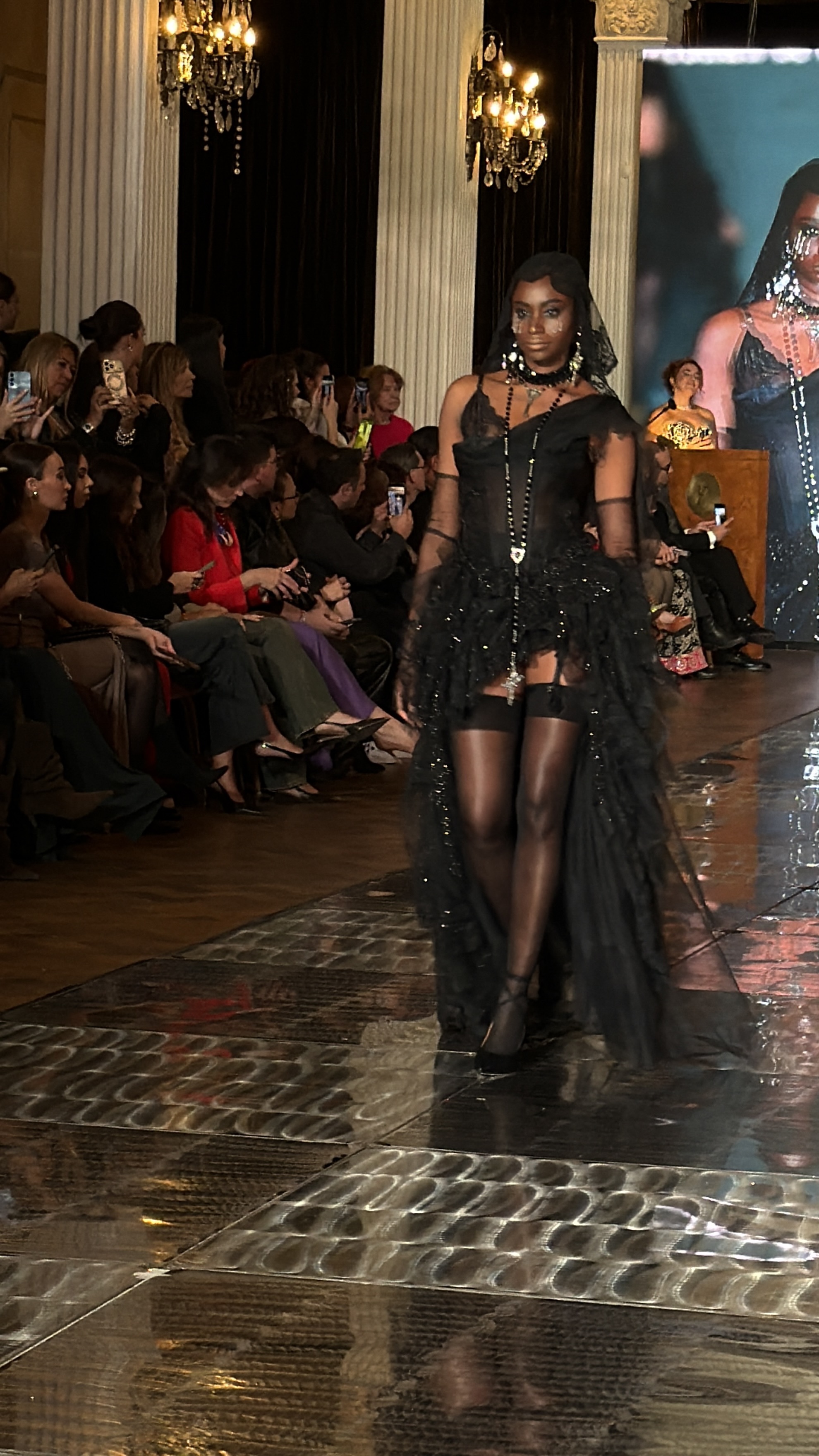 Verónica de la Canal corsetería negra