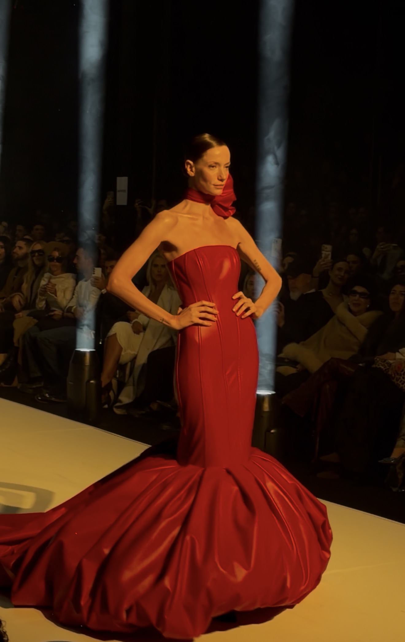 Pucheta Paz vestido rojo
